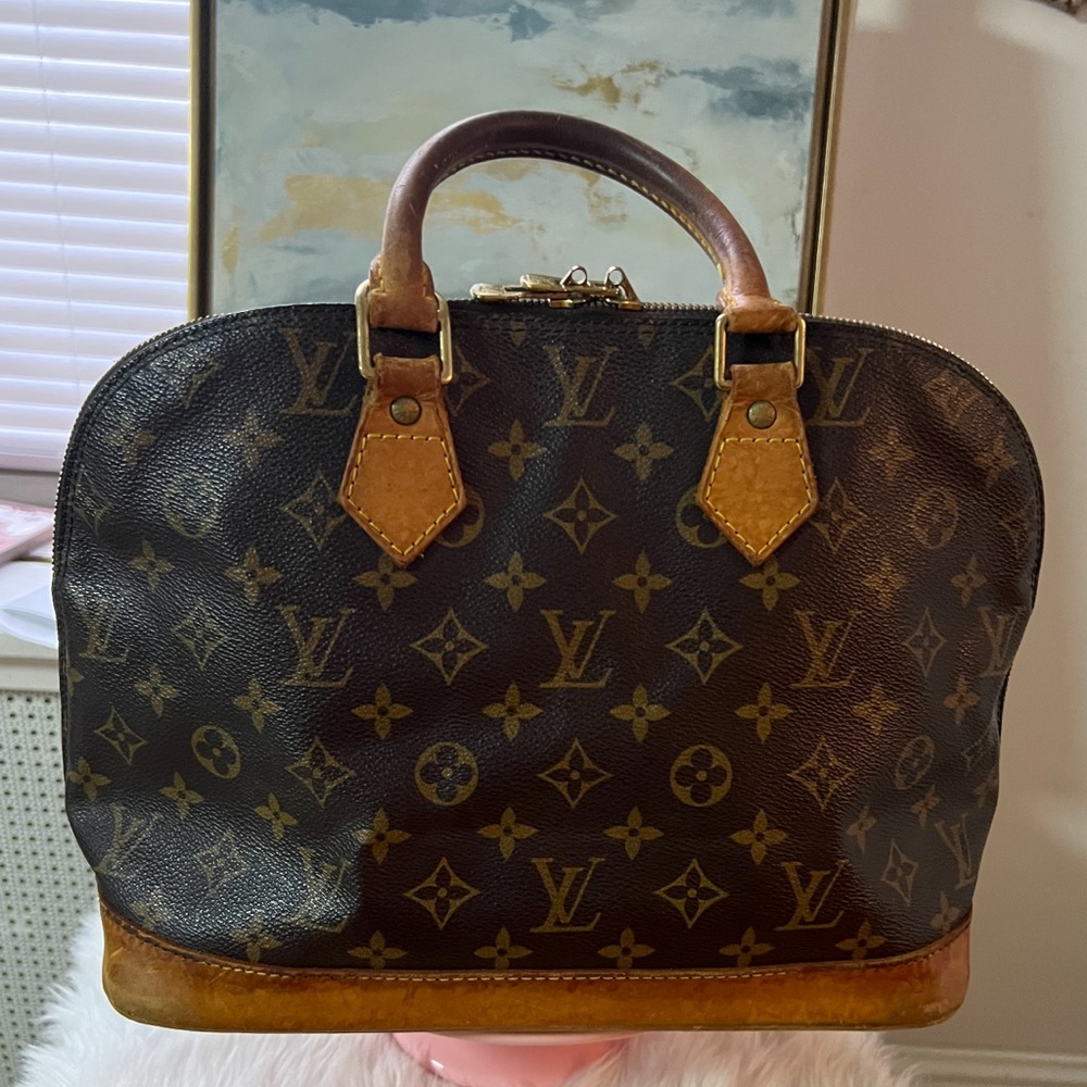 Louis Vuitton Alma Monogram PM Dimensions: 12.5x8.5x6.7.    💯  🚫SOLD🚫